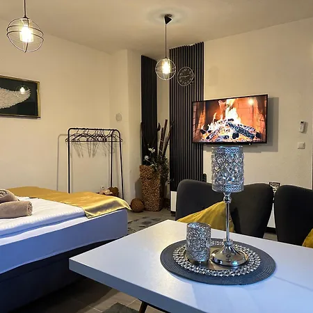 Old Town Apartment *